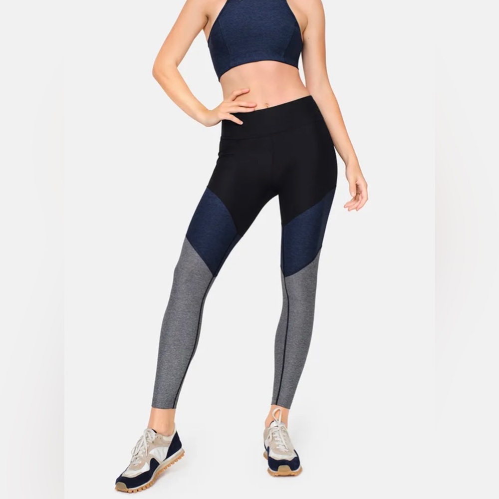 Outdoor 🖤🪬🤍 Voices Springs 7/8 Legging
Black/Navy/Graphite - XS